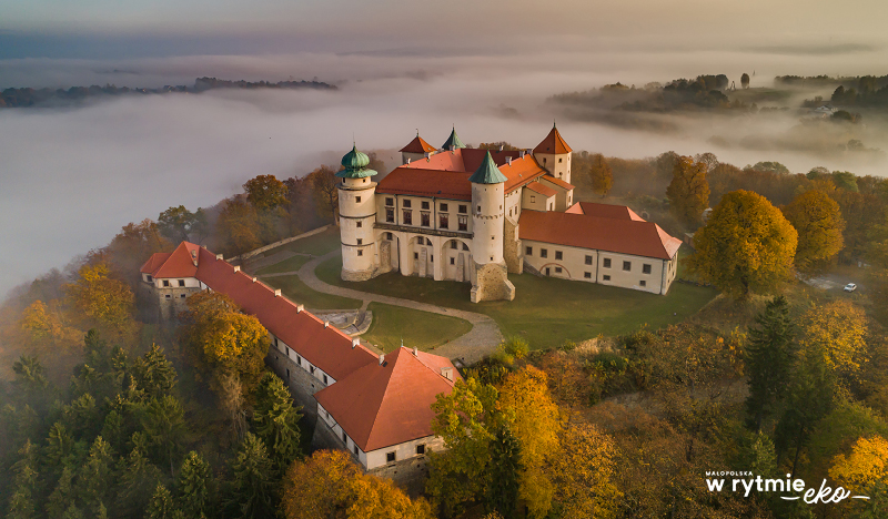 Wiśnicki zamek w chmurach