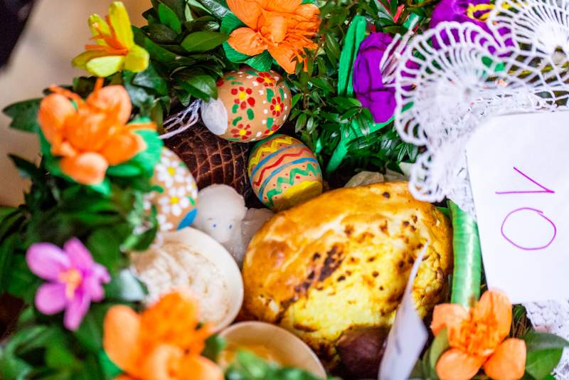 Traditioneller Osterkorb und Bräuche am Karsamstag