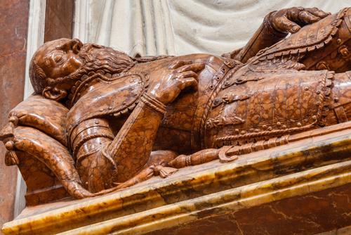 Blick auf eine Statue im Dom zu Tarnów